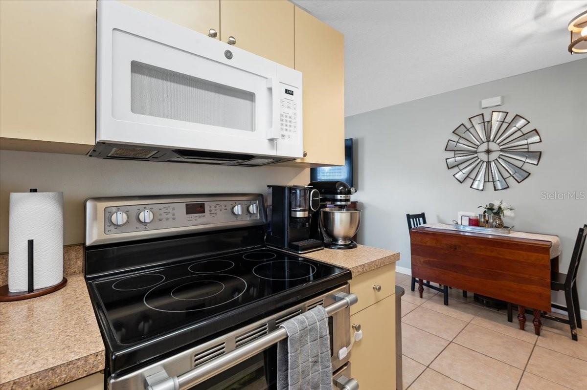 4050 Rockefeller Ave, Sarasota, FL 34231 — photo 12 of 33