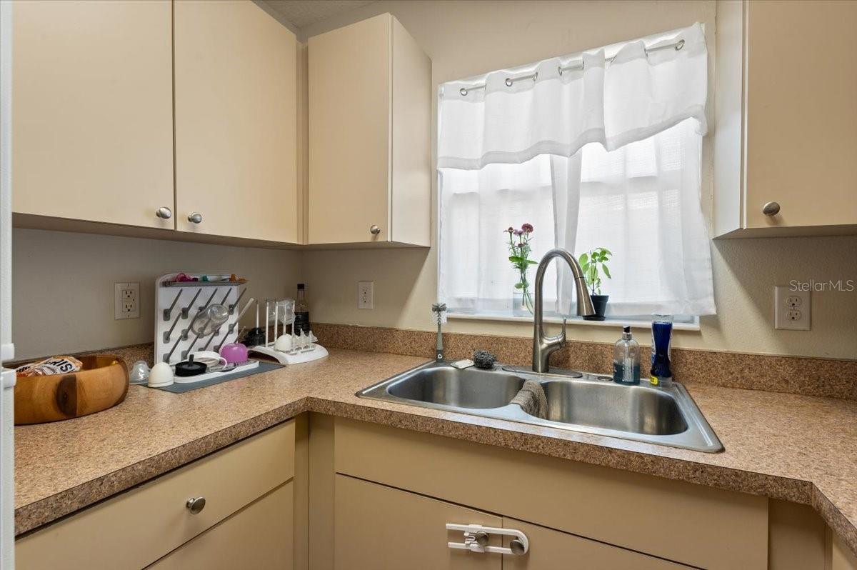 4050 Rockefeller Ave, Sarasota, FL 34231 — photo 13 of 33