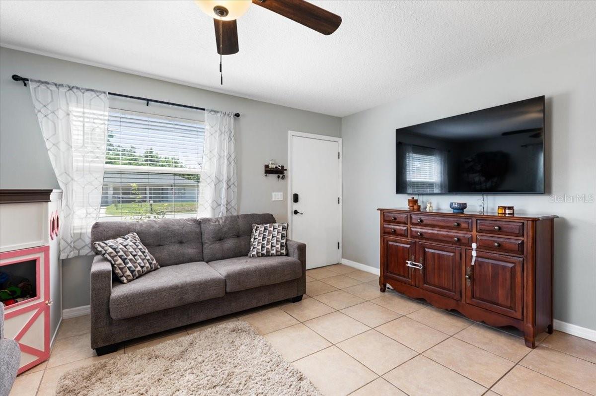 4050 Rockefeller Ave, Sarasota, FL 34231 — photo 6 of 33