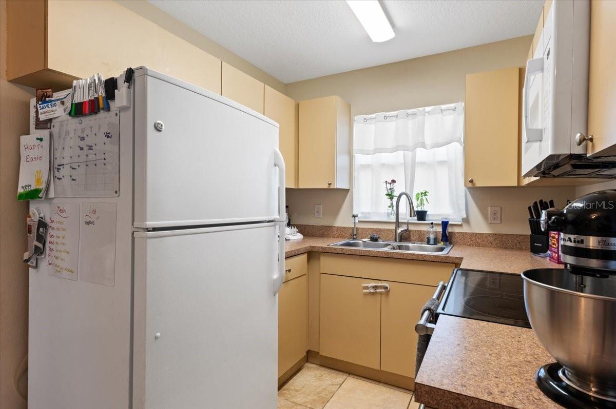 4050 Rockefeller Ave, Sarasota, FL 34231 — photo 10 of 33