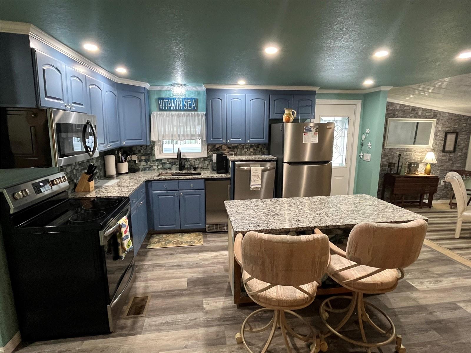 712 Roma Rd, Venice, FL 34285 — photo 11 of 42