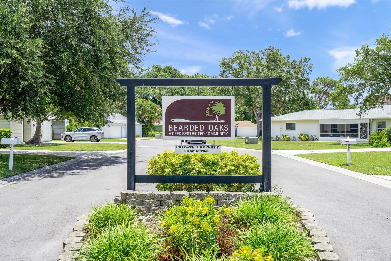 319 Bearded Oaks Cir, Sarasota, FL 34232 — photo 5 of 55