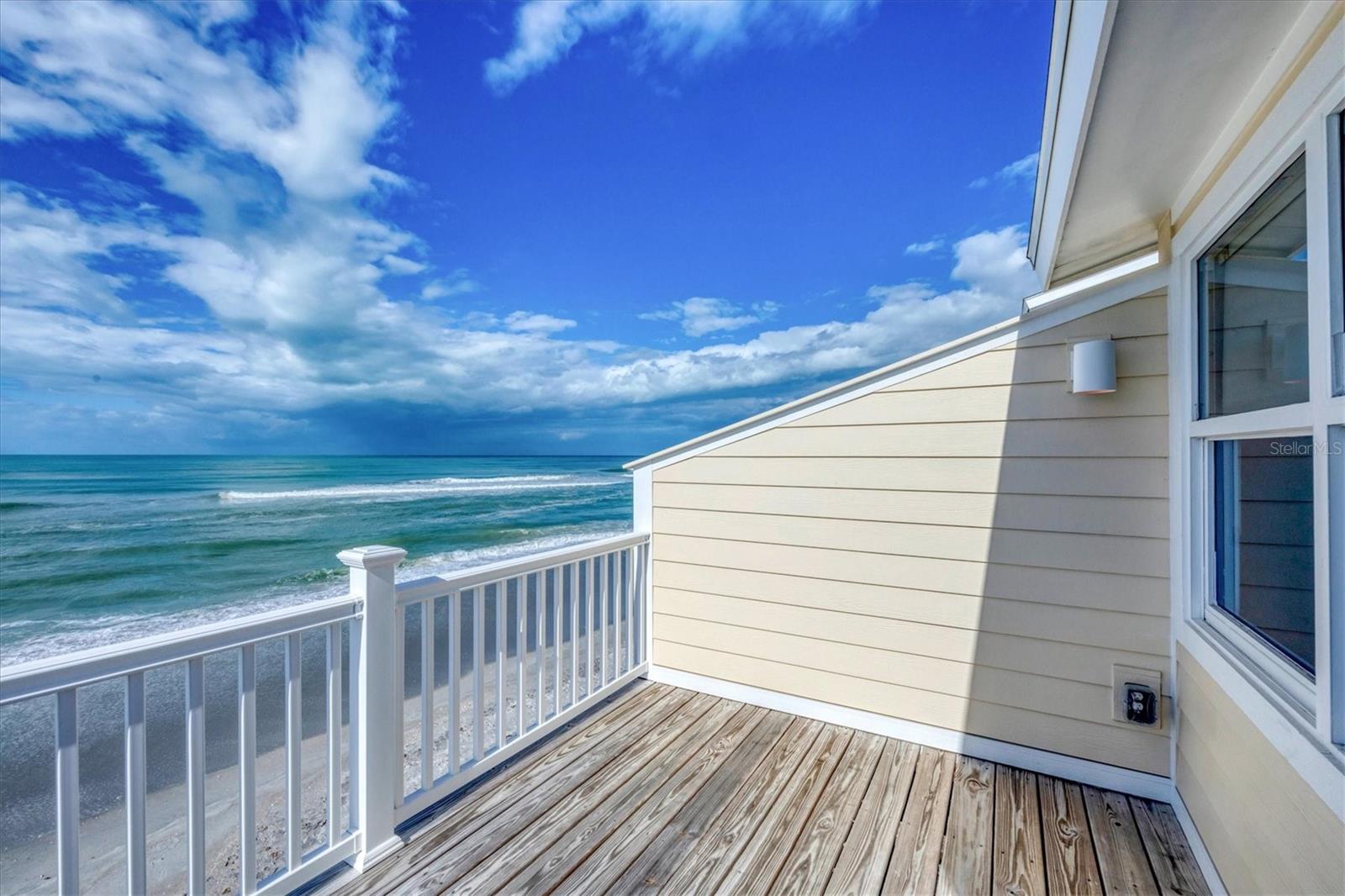 upstairs private deck primary