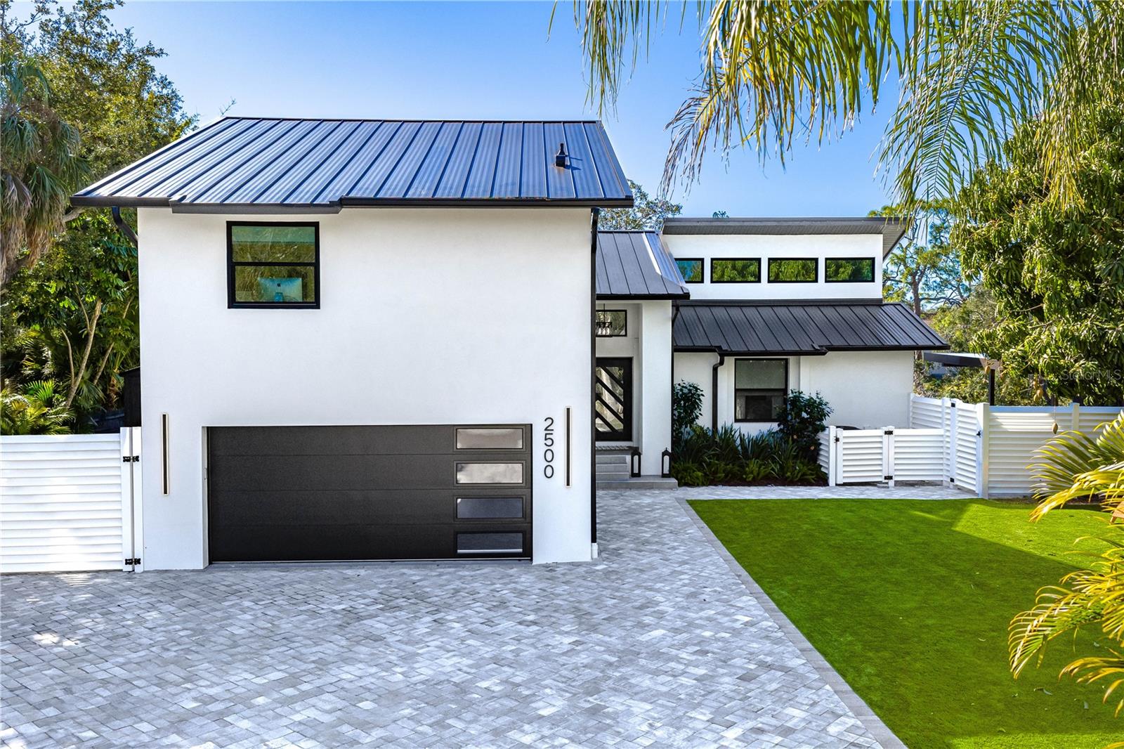 2500 Monterey St, Sarasota, FL 34231 — photo 1 of 98