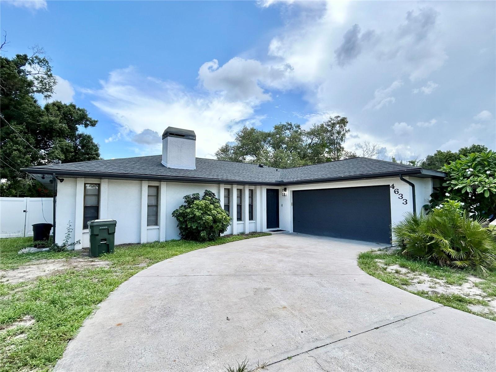 4633 Brooksdale Dr, Sarasota, FL 34232 — photo 2 of 41