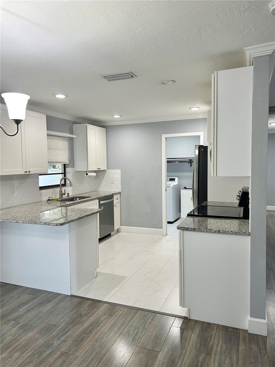 4633 Brooksdale Dr, Sarasota, FL 34232 — photo 11 of 41