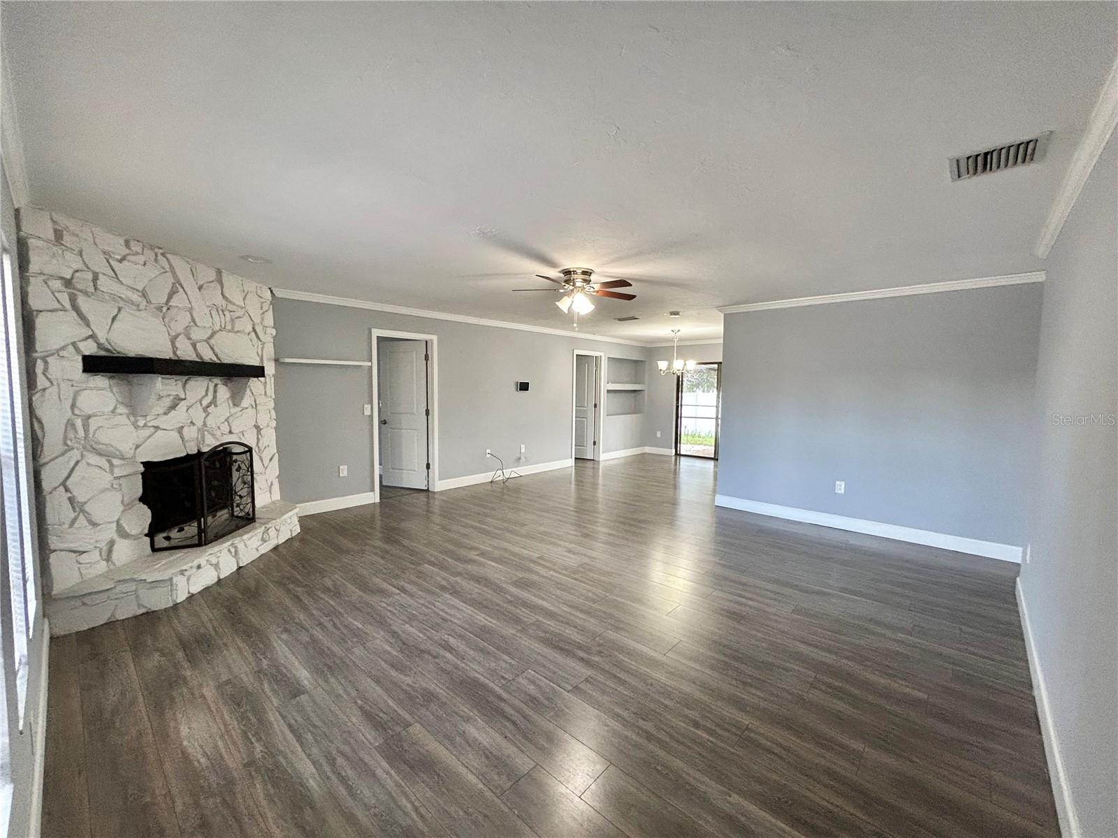 4633 Brooksdale Dr, Sarasota, FL 34232 — photo 4 of 41