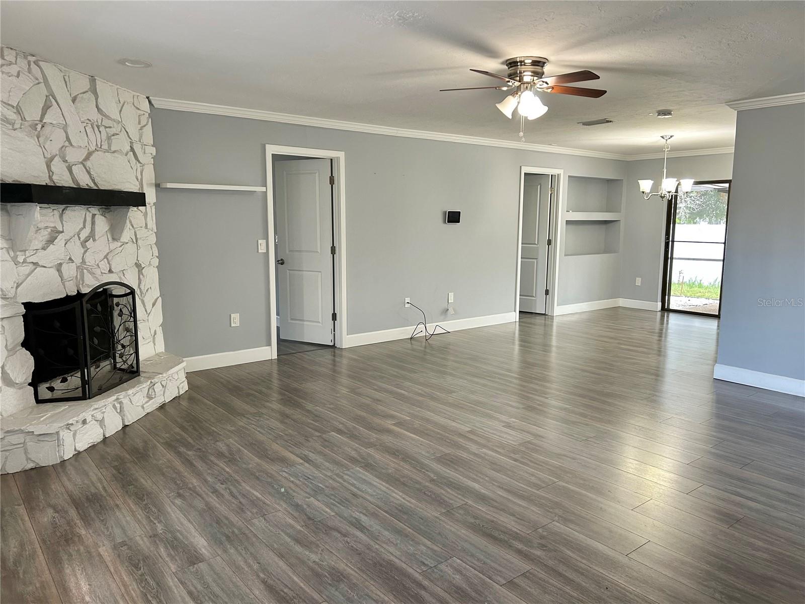 4633 Brooksdale Dr, Sarasota, FL 34232 — photo 5 of 41