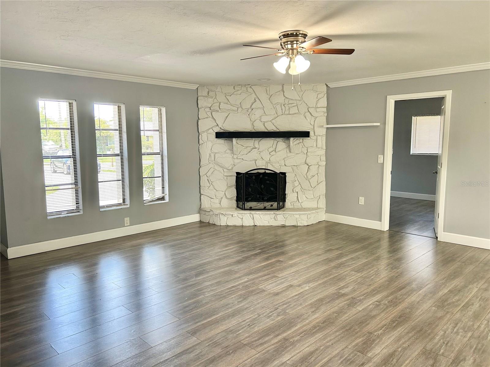 4633 Brooksdale Dr, Sarasota, FL 34232 — photo 6 of 41