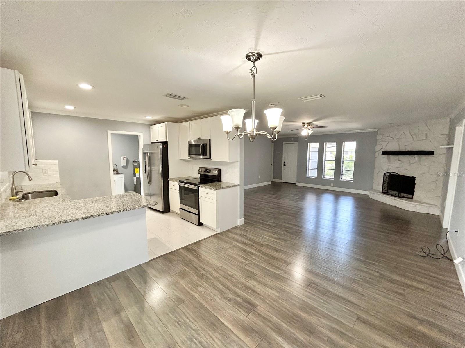 4633 Brooksdale Dr, Sarasota, FL 34232 — photo 9 of 41