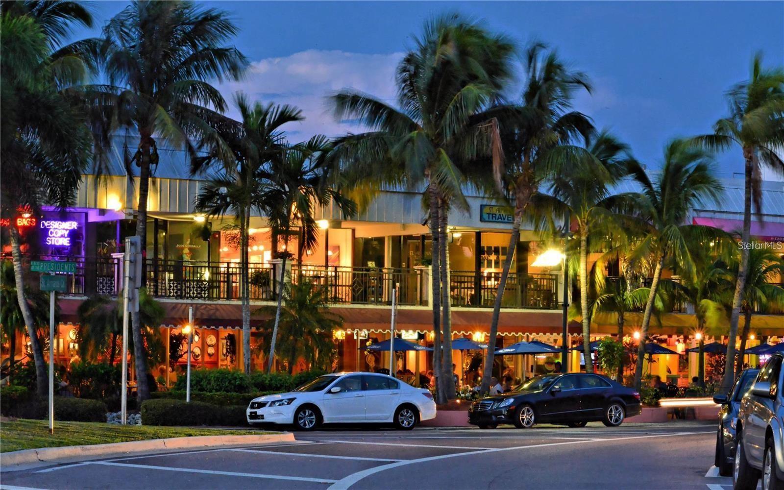 St Armands Circle - Restaurants, shopping and fun