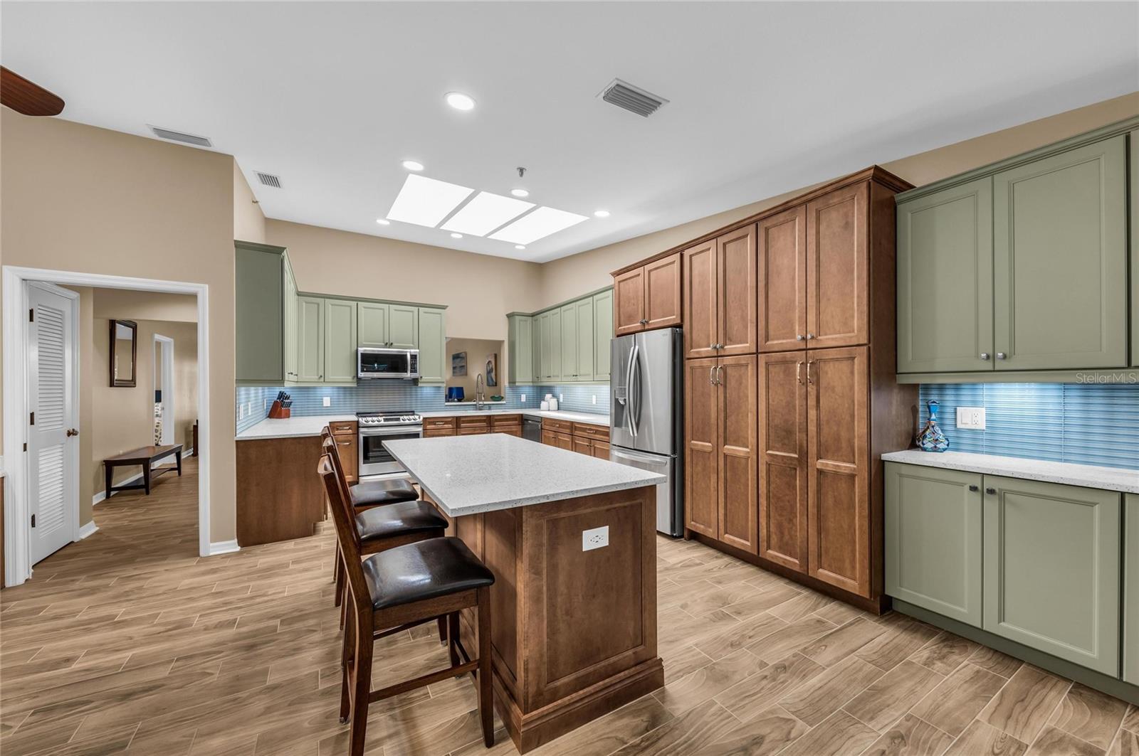 2350 Harbour Oaks Dr, Longboat Key, FL 34228 — photo 13 of 85