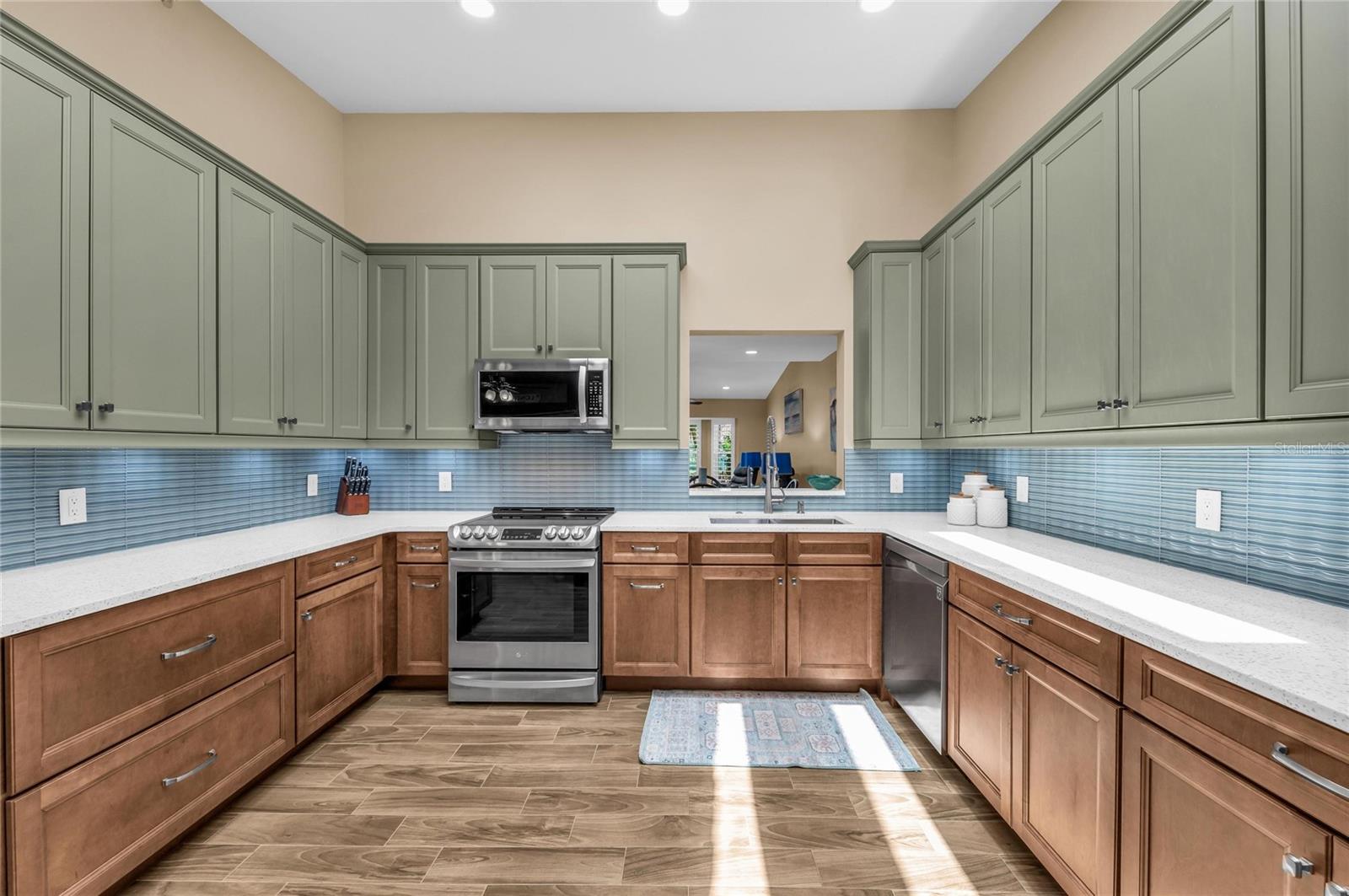 2350 Harbour Oaks Dr, Longboat Key, FL 34228 — photo 15 of 85