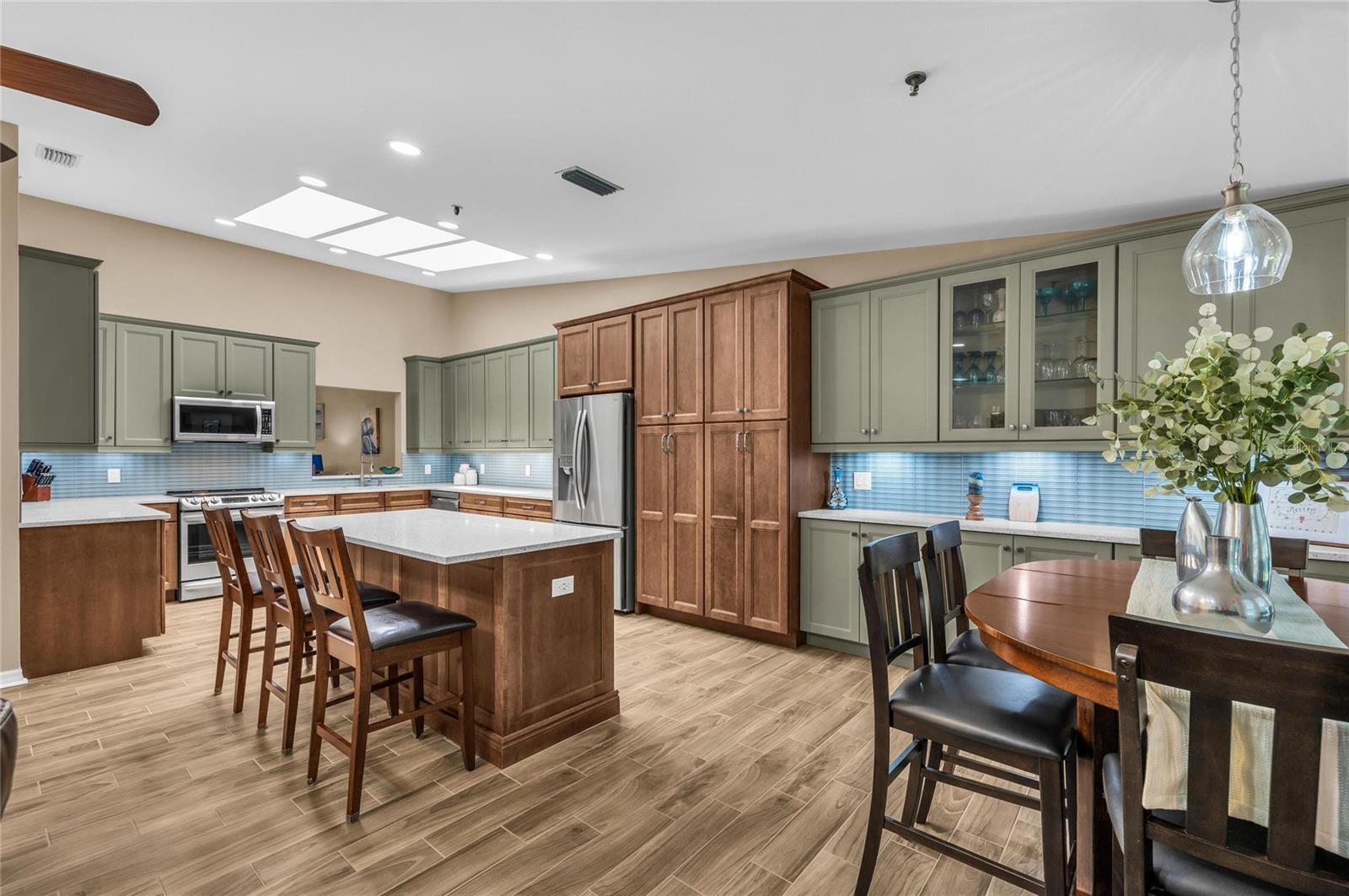 2350 Harbour Oaks Dr, Longboat Key, FL 34228 — photo 4 of 85