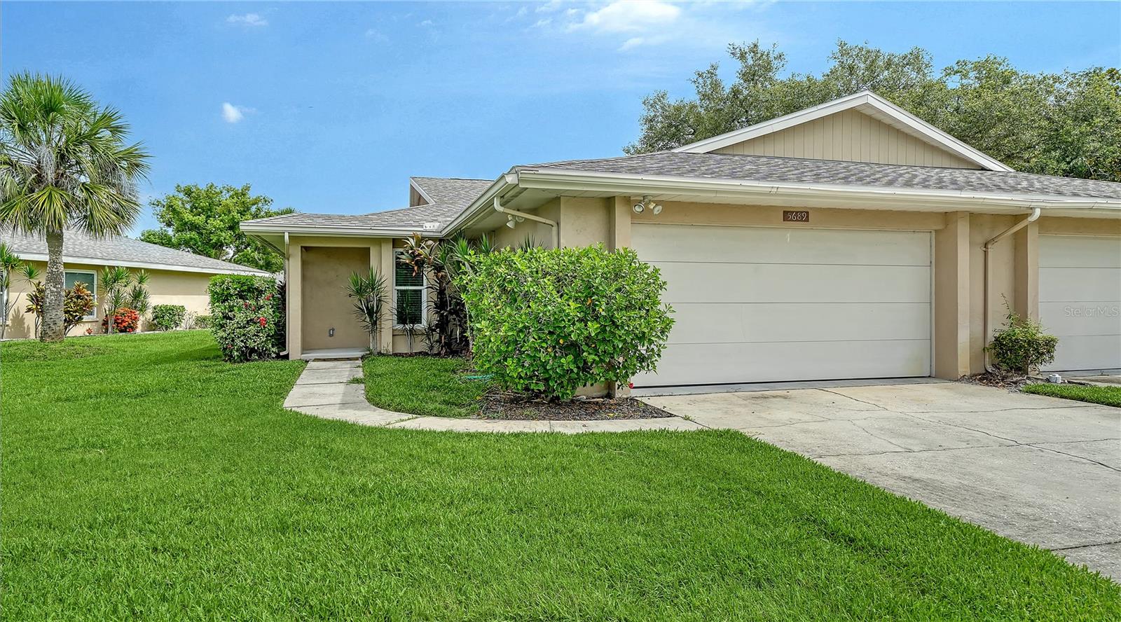 5689 Evergreen Dr #18, Sarasota, FL 34233 — photo 2 of 43
