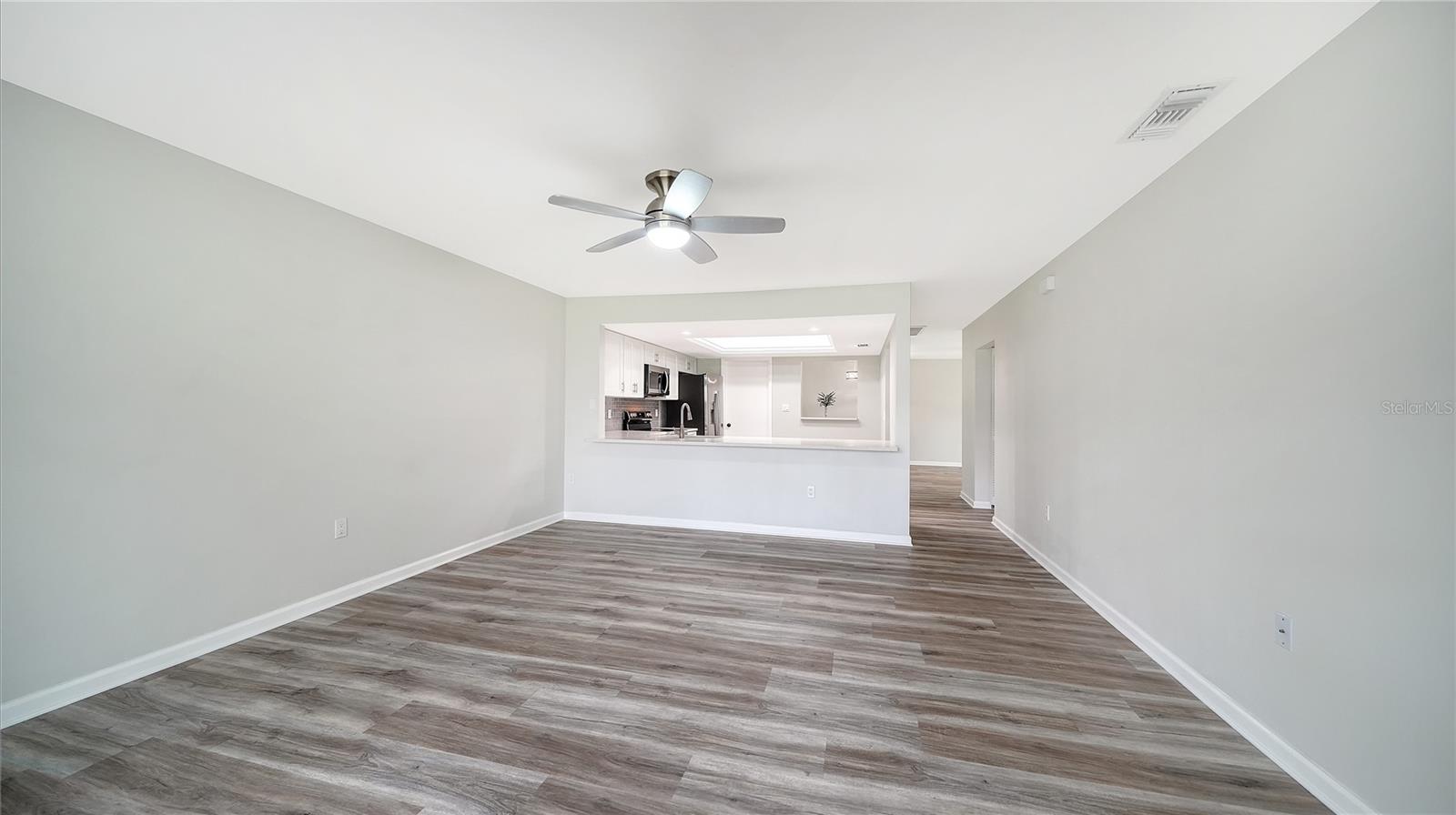 5689 Evergreen Dr #18, Sarasota, FL 34233 — photo 14 of 43