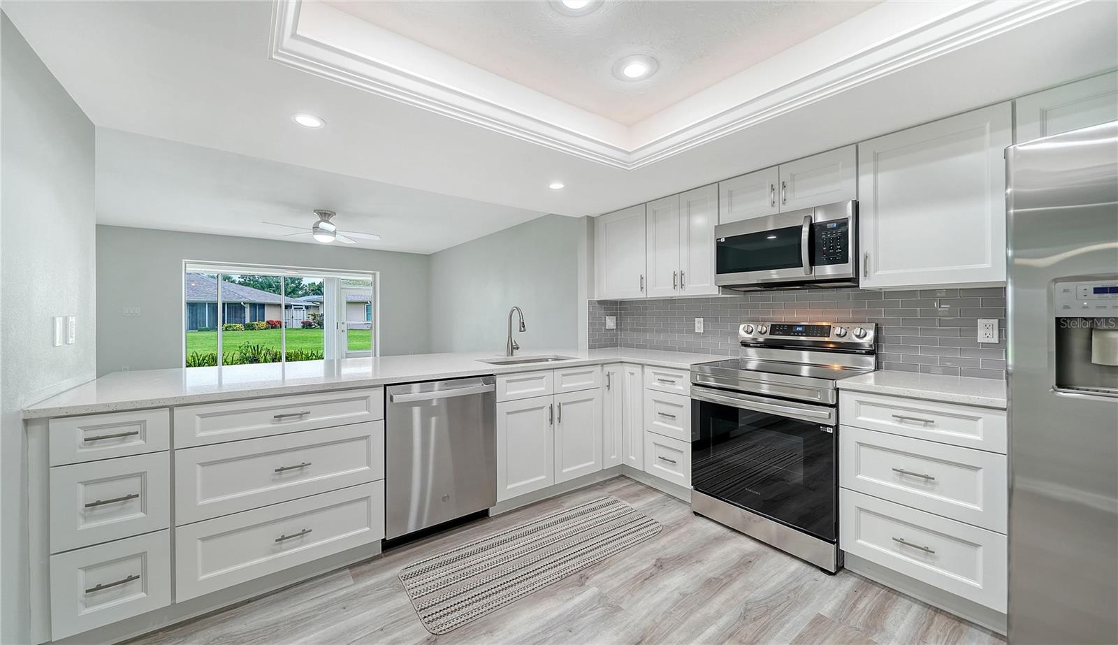 5689 Evergreen Dr #18, Sarasota, FL 34233 — photo 17 of 43