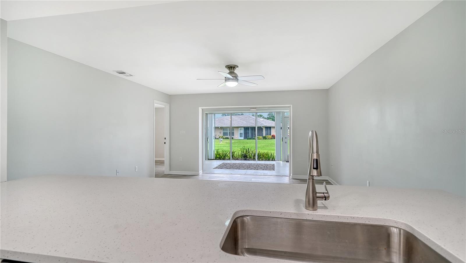 5689 Evergreen Dr #18, Sarasota, FL 34233 — photo 18 of 43