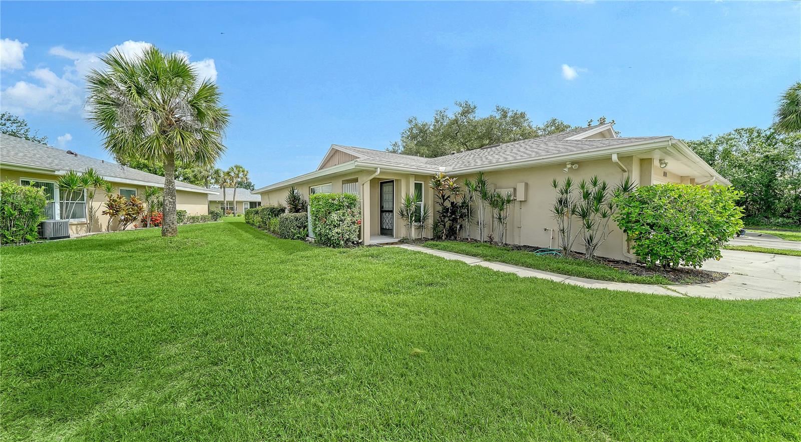 5689 Evergreen Dr #18, Sarasota, FL 34233 — photo 3 of 43