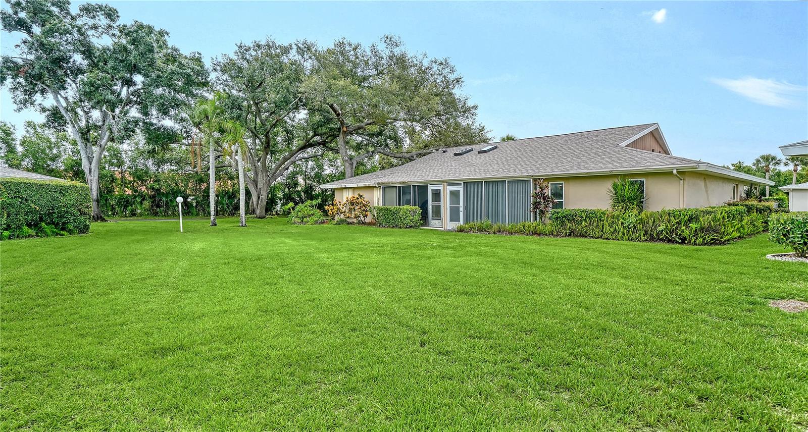 5689 Evergreen Dr #18, Sarasota, FL 34233 — photo 30 of 43