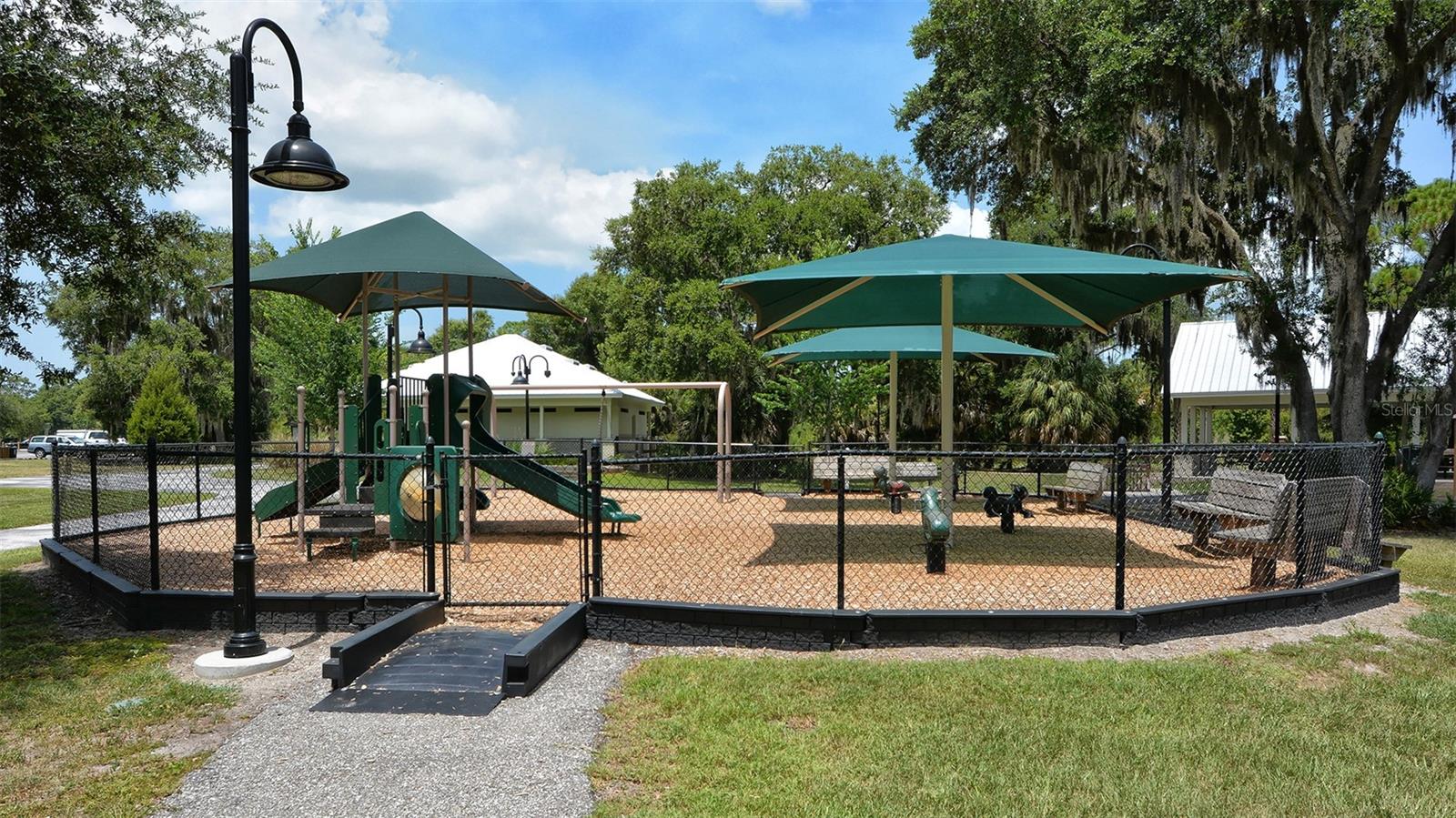 5689 Evergreen Dr #18, Sarasota, FL 34233 — photo 38 of 43