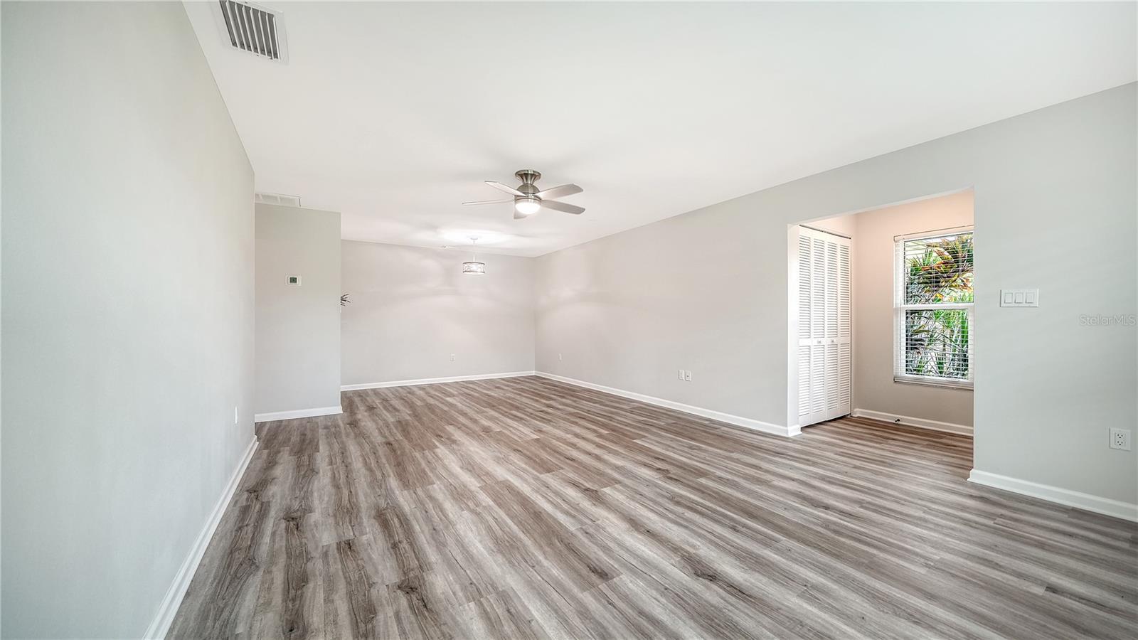 5689 Evergreen Dr #18, Sarasota, FL 34233 — photo 6 of 43