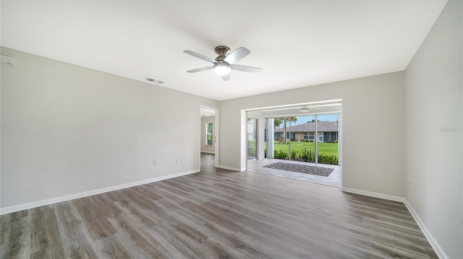 5689 Evergreen Dr #18, Sarasota, FL 34233 — photo 10 of 43