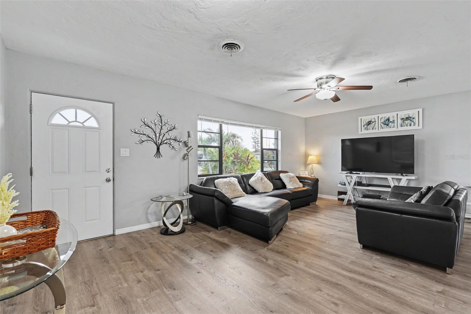 Venice, FL 34293 · MLS# A4699859 — photo 3 of 16