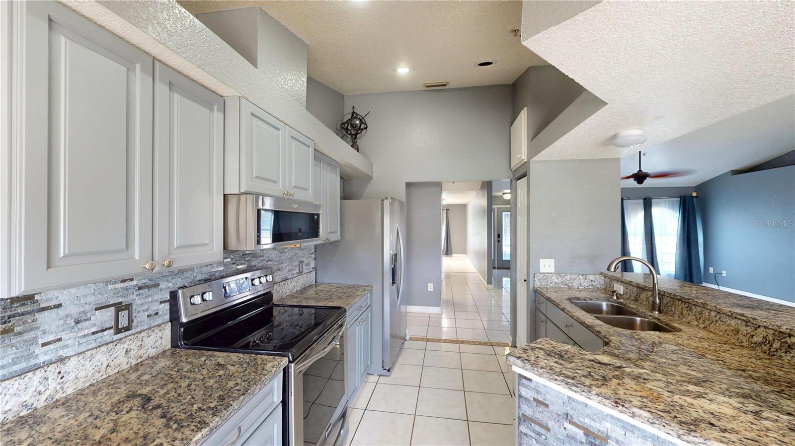 DINING AREA/BREAKFAST BAR
