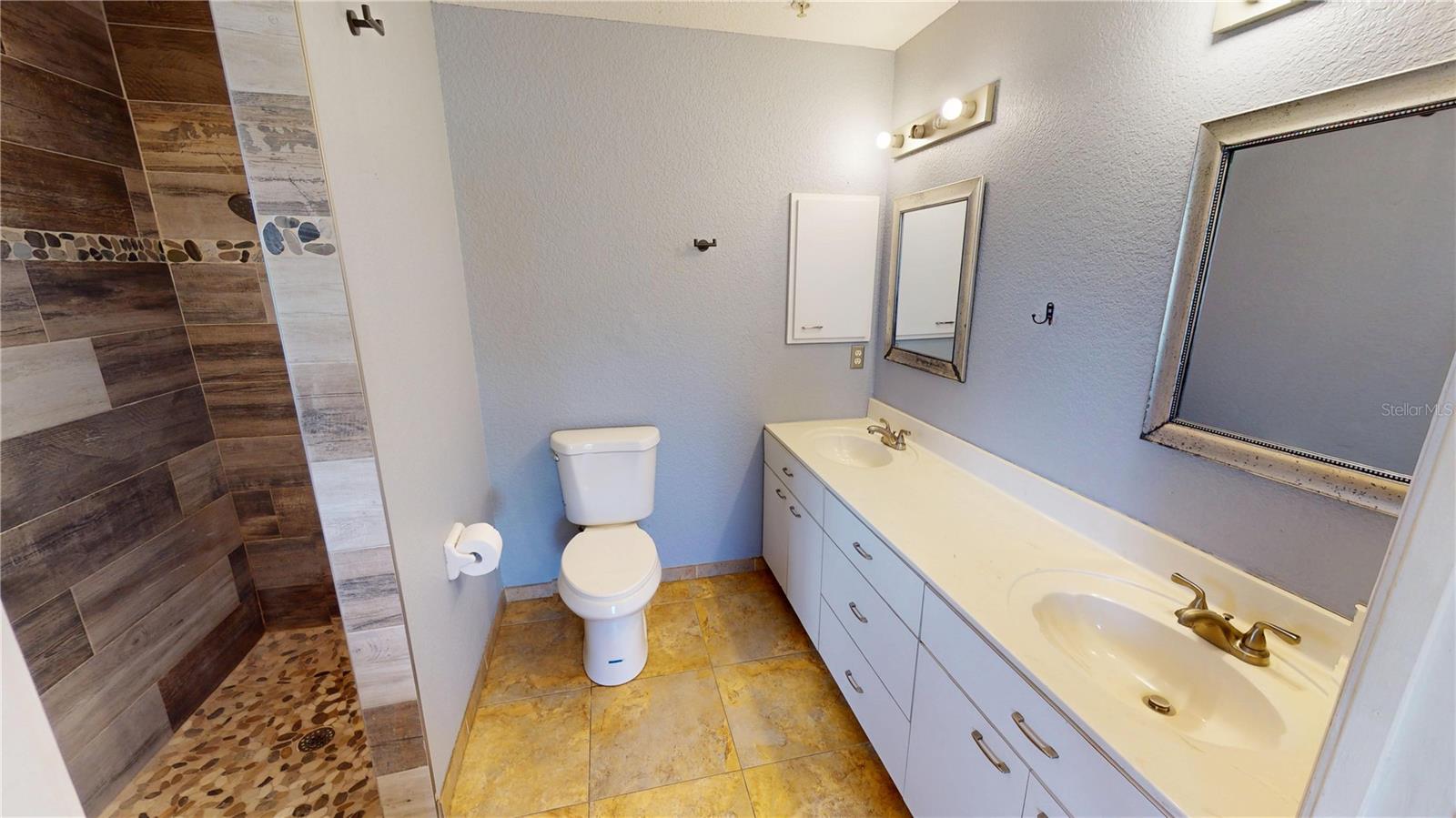 VIRTUALLY STAGED PRIMARY BEDROOM