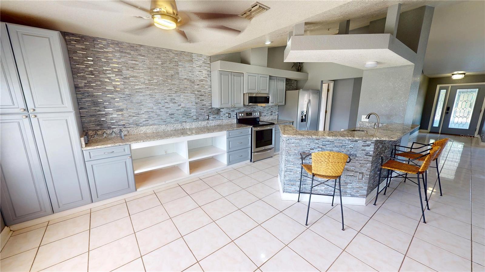 BREAKFAST BAR