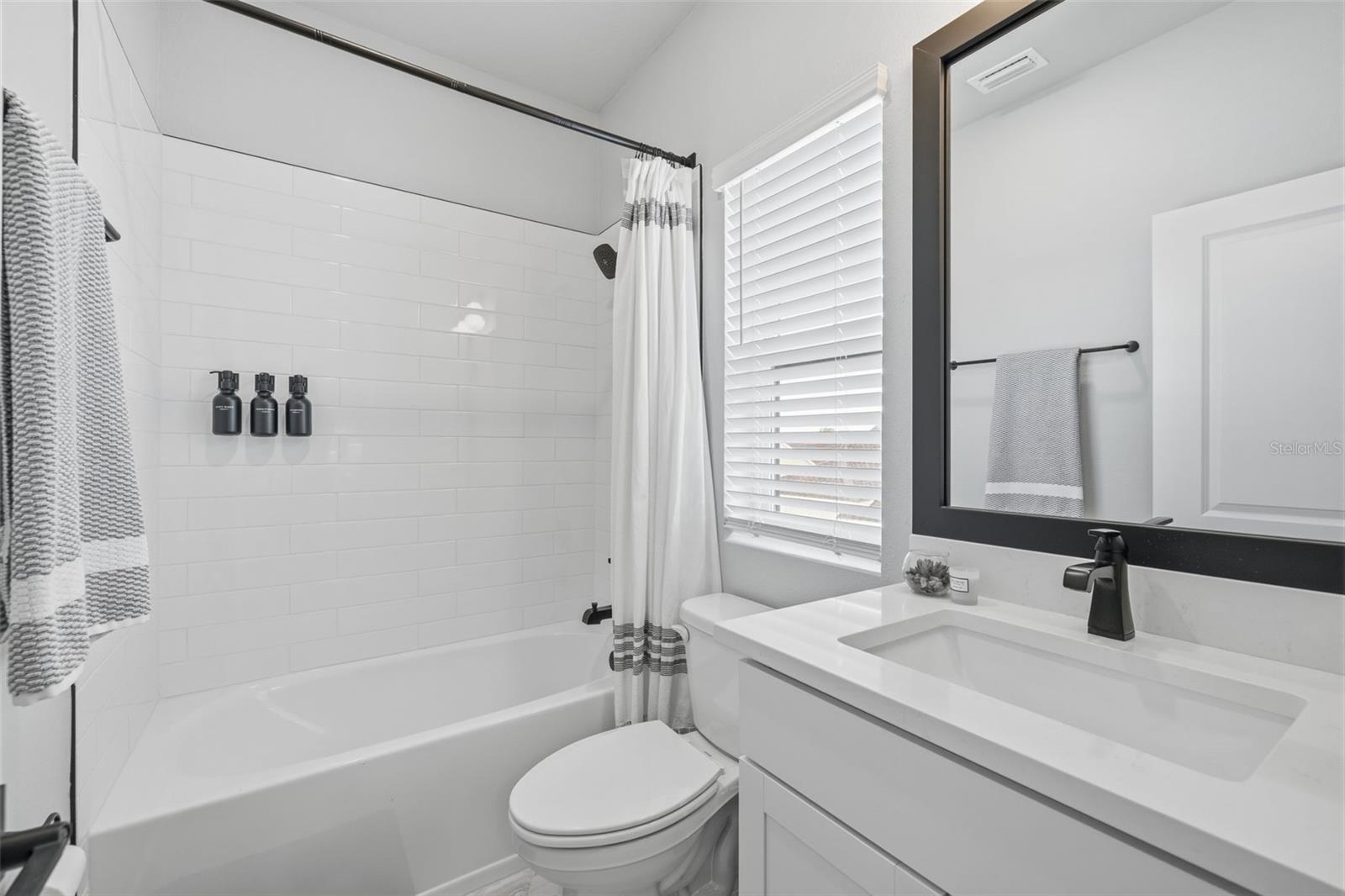 Guest bedroom en suite third floor