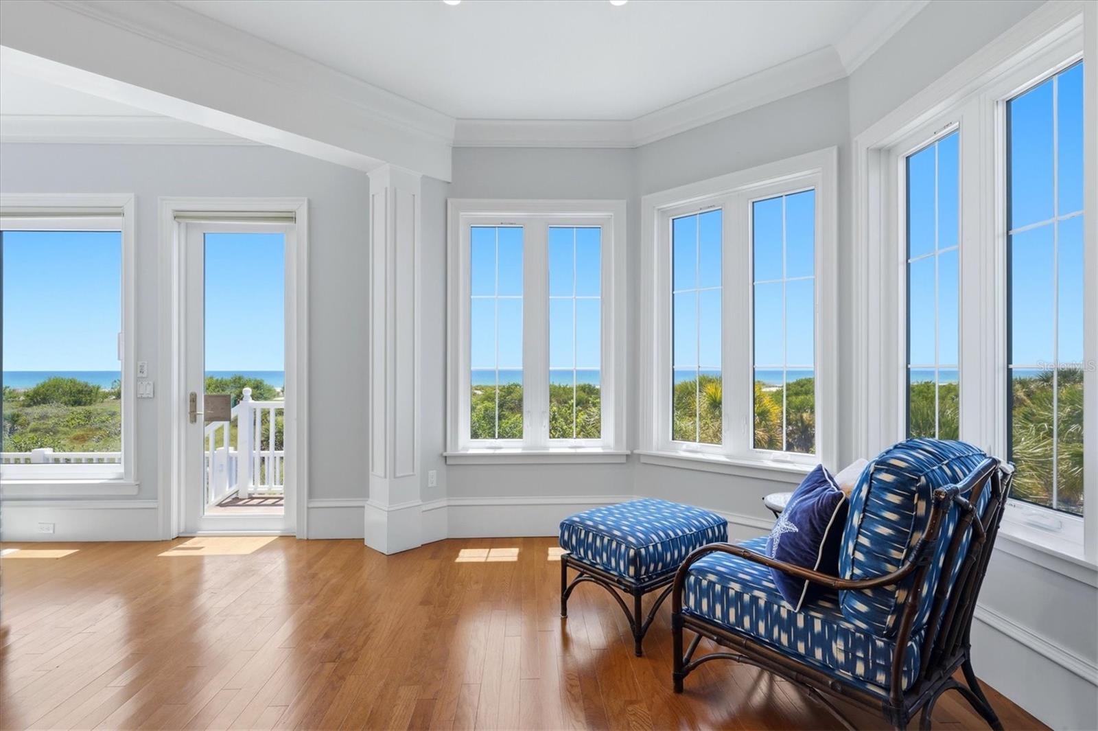Sitting area with panoramic Gulf views