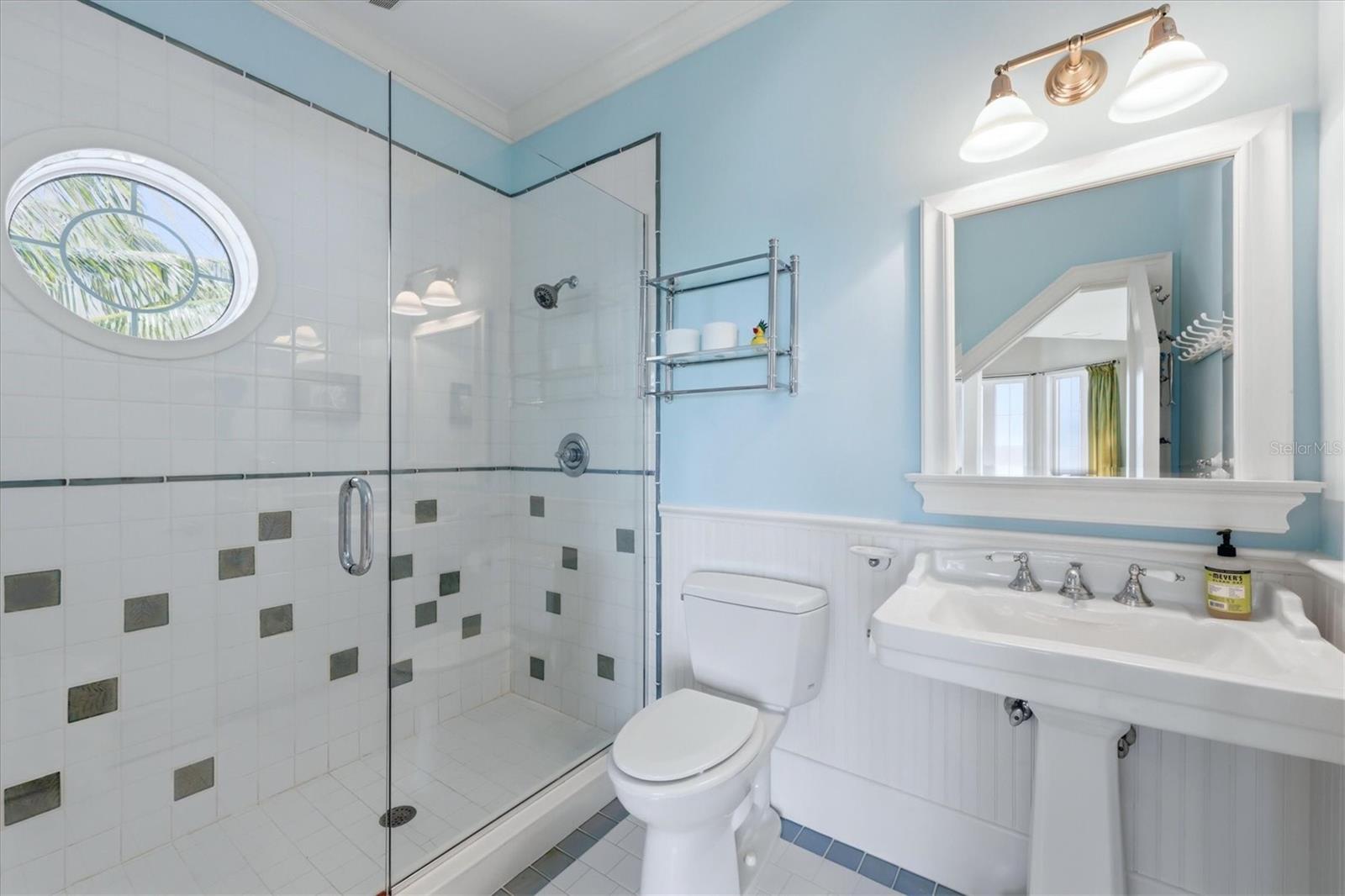 Ensuite bath with coastal finishes