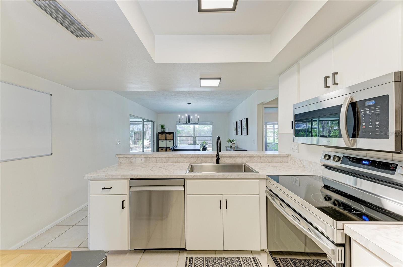 3980 Lemonwood Dr, Sarasota, FL 34232 — photo 7 of 100
