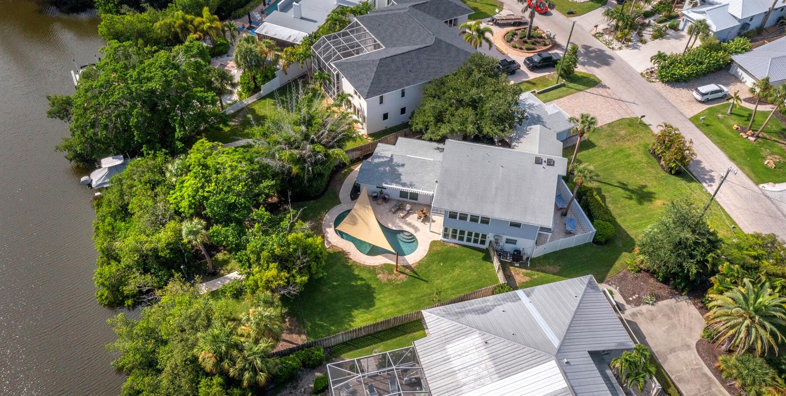 430 Island Cir, Sarasota, FL 34242 — photo 2 of 61