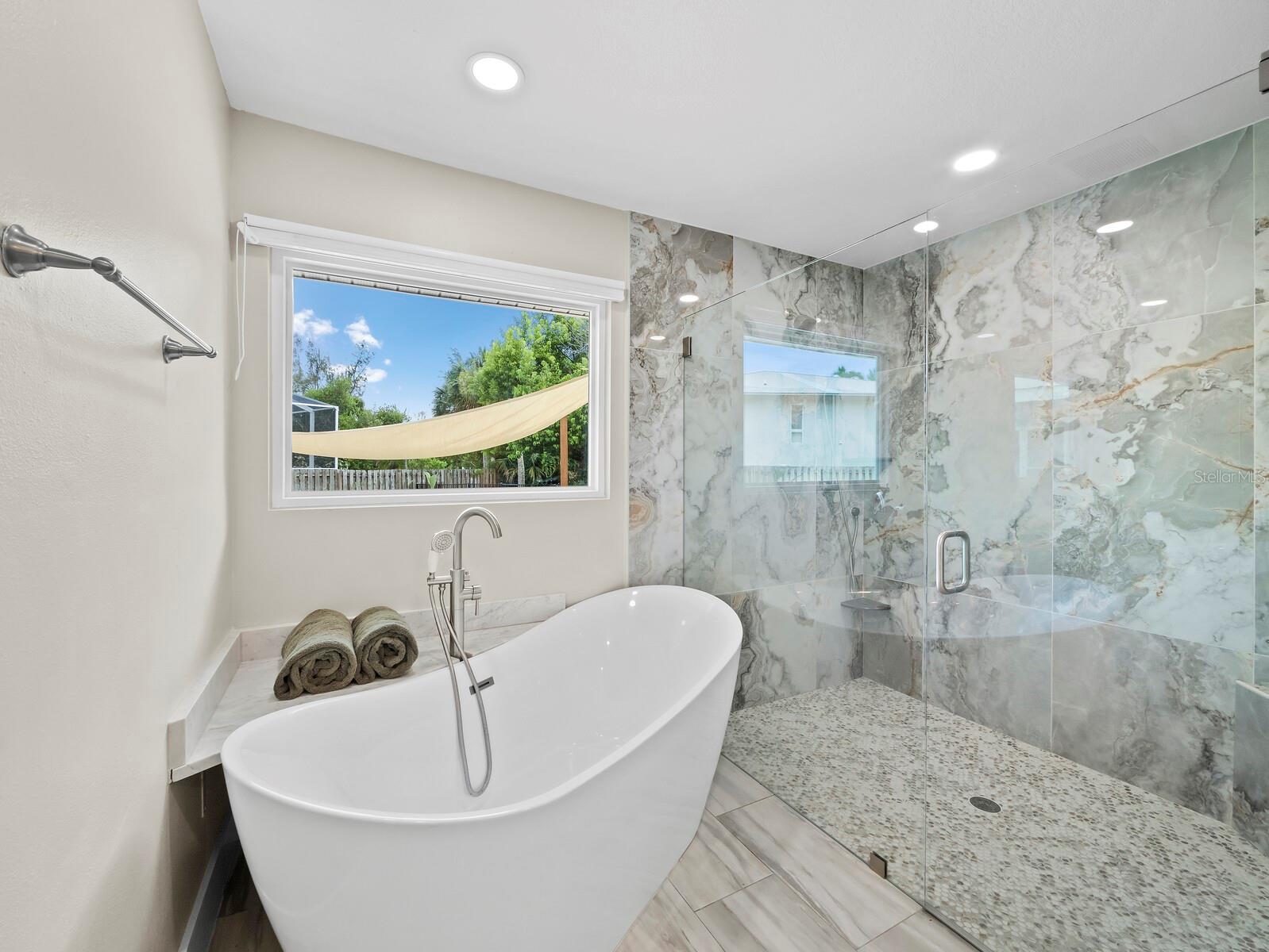 430 Island Cir, Sarasota, FL 34242 — photo 23 of 61