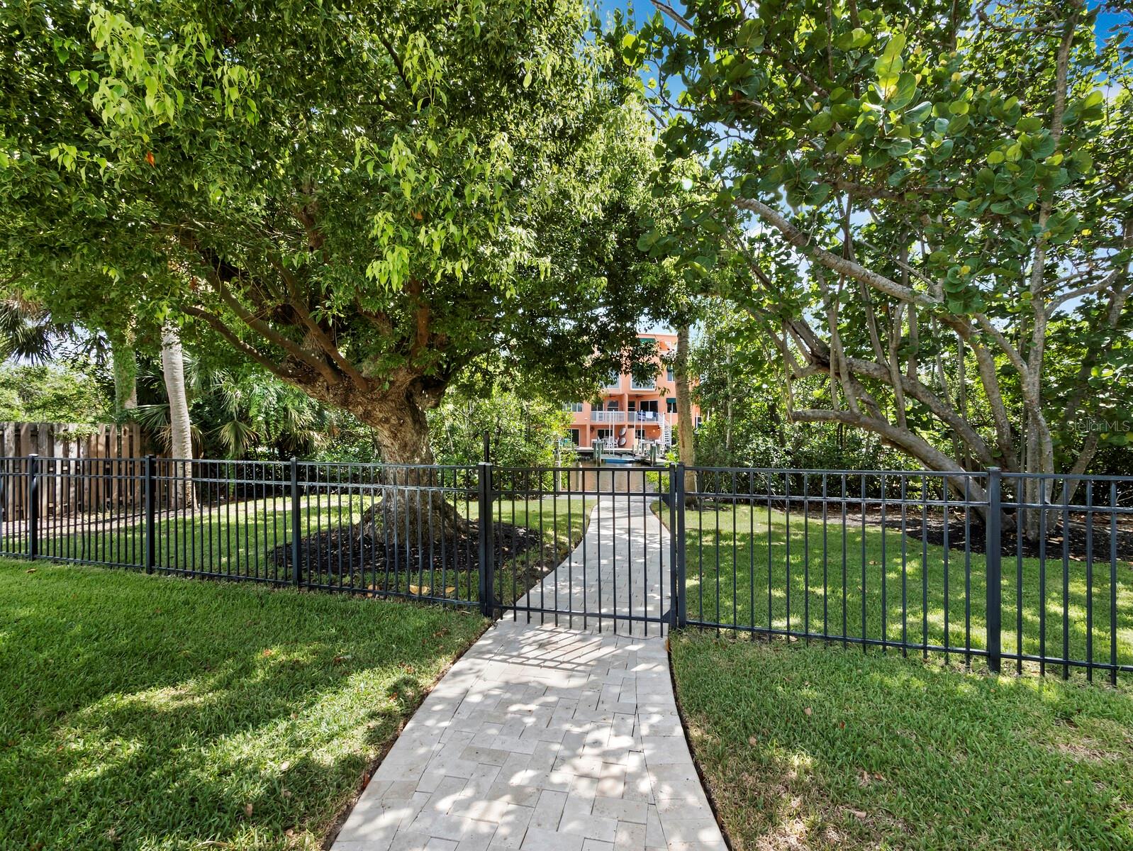 430 Island Cir, Sarasota, FL 34242 — photo 38 of 61