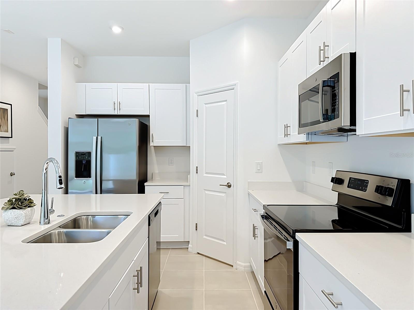 8429 Lunar Skye St, Sarasota, FL 34241 — photo 11 of 39
