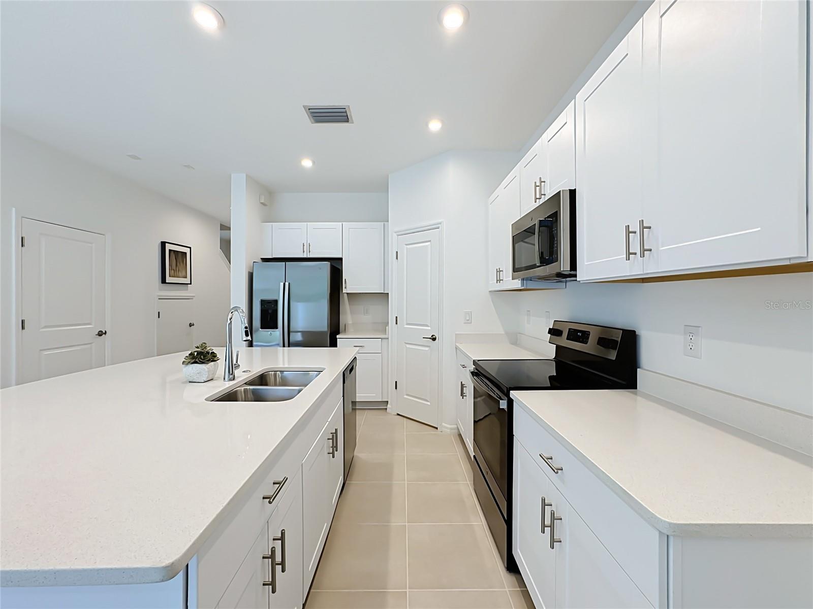 8429 Lunar Skye St, Sarasota, FL 34241 — photo 9 of 39