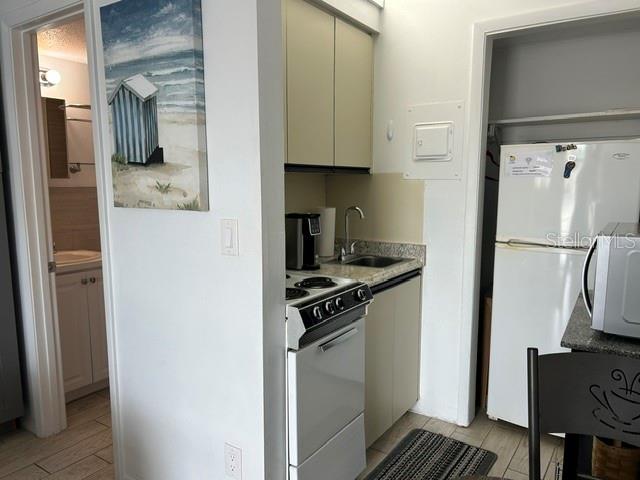 908 Villas Dr #68, Venice, FL 34285 — photo 4 of 17