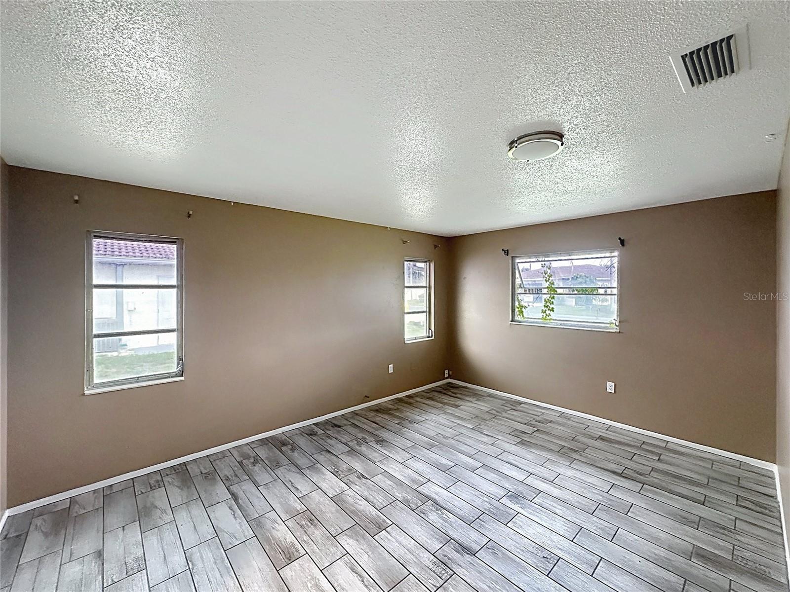 1093 N Cypress Point Dr, Venice, FL 34293 — photo 16 of 33