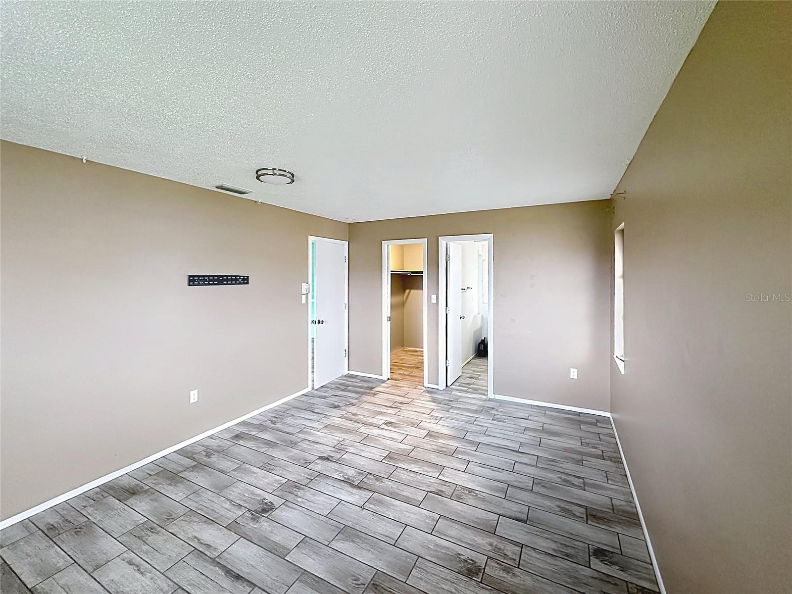 1093 N Cypress Point Dr, Venice, FL 34293 — photo 17 of 33
