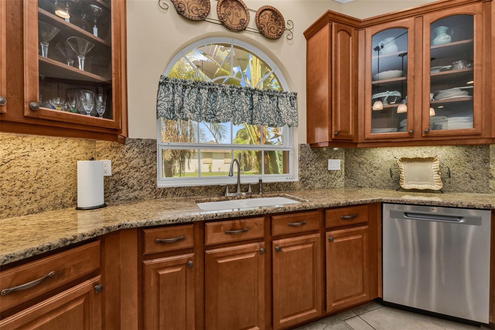 Kitchen, Granite Countertops and Backsplash