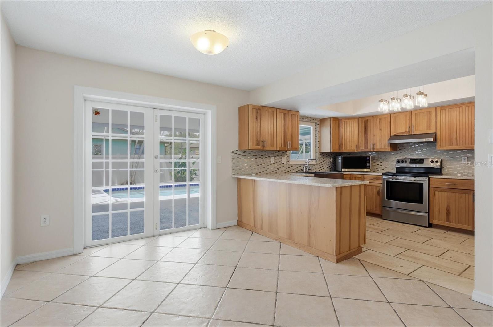 4089 King Richard Dr, Sarasota, FL 34232 — photo 16 of 32
