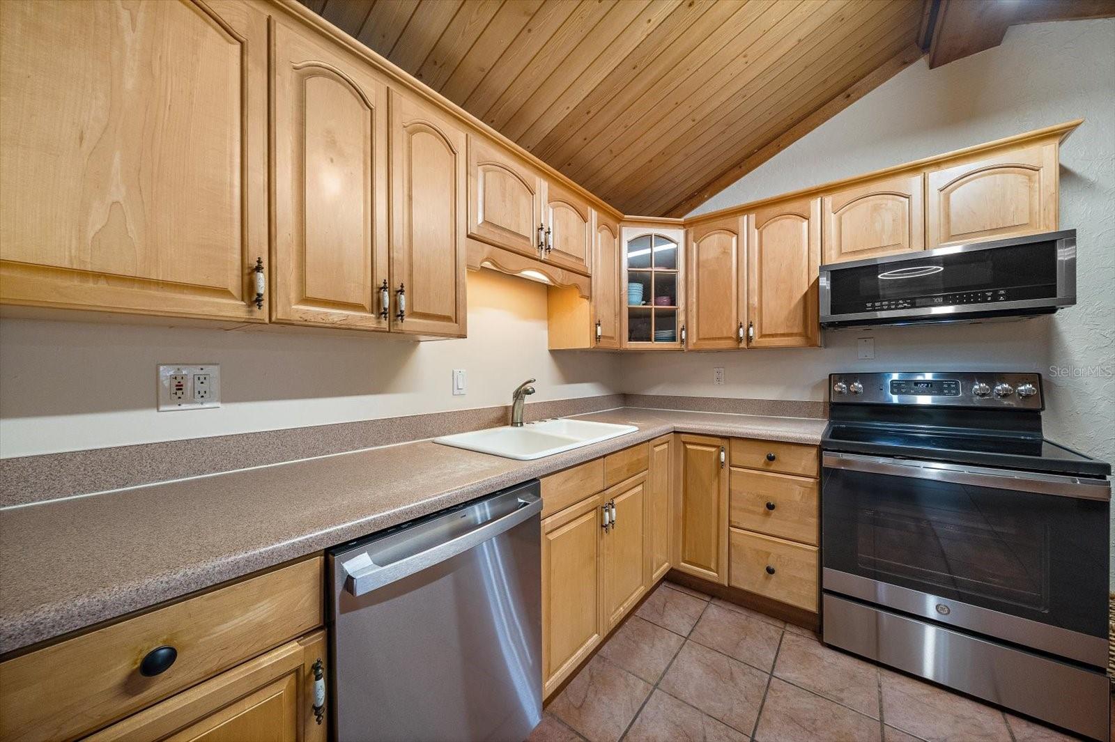 4102 Royal Palm Ave, Sarasota, FL 34234 — photo 9 of 46