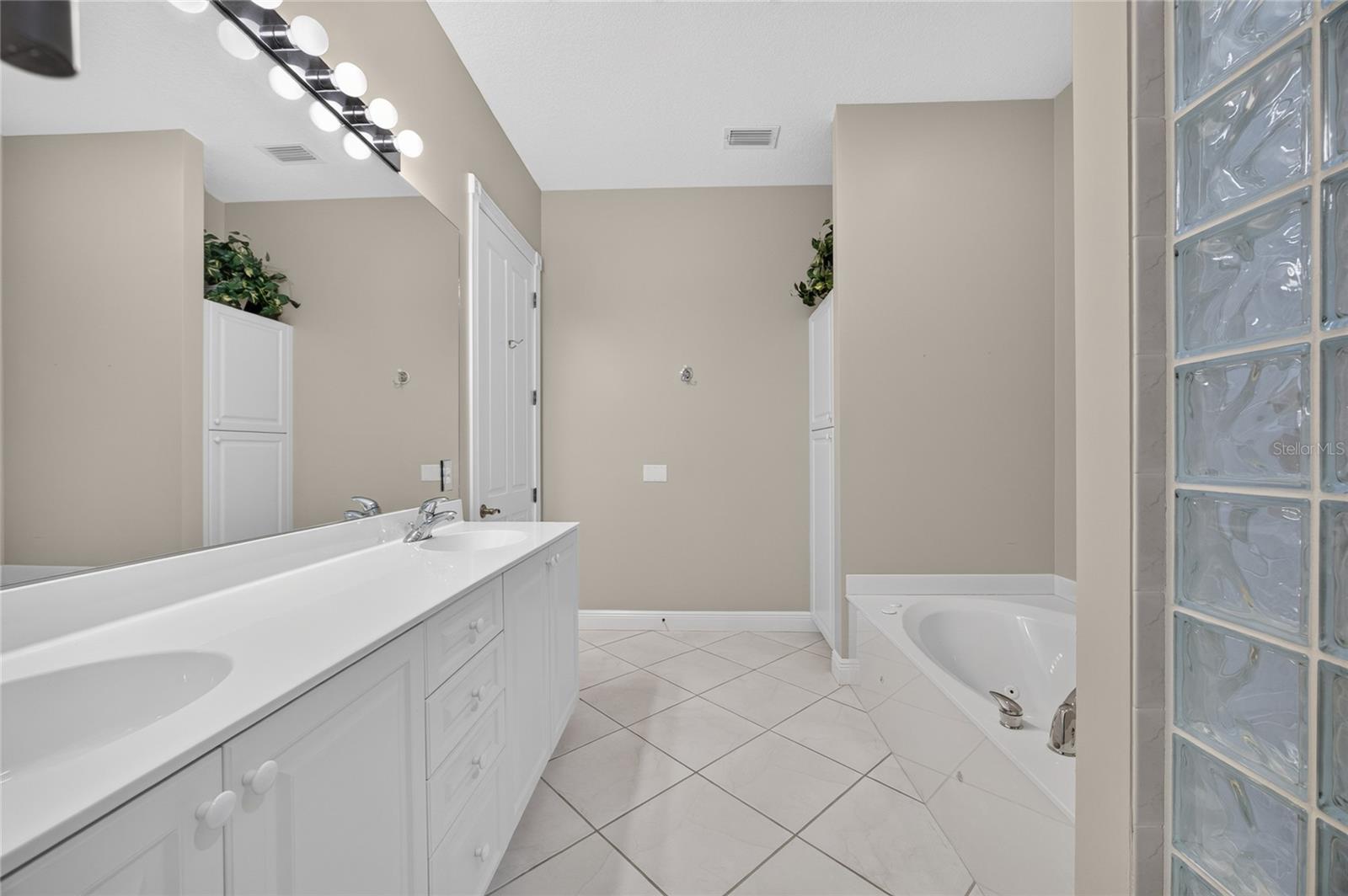 2590 Tarpon Cove Dr #821, Punta Gorda, FL 33950 — photo 25 of 53