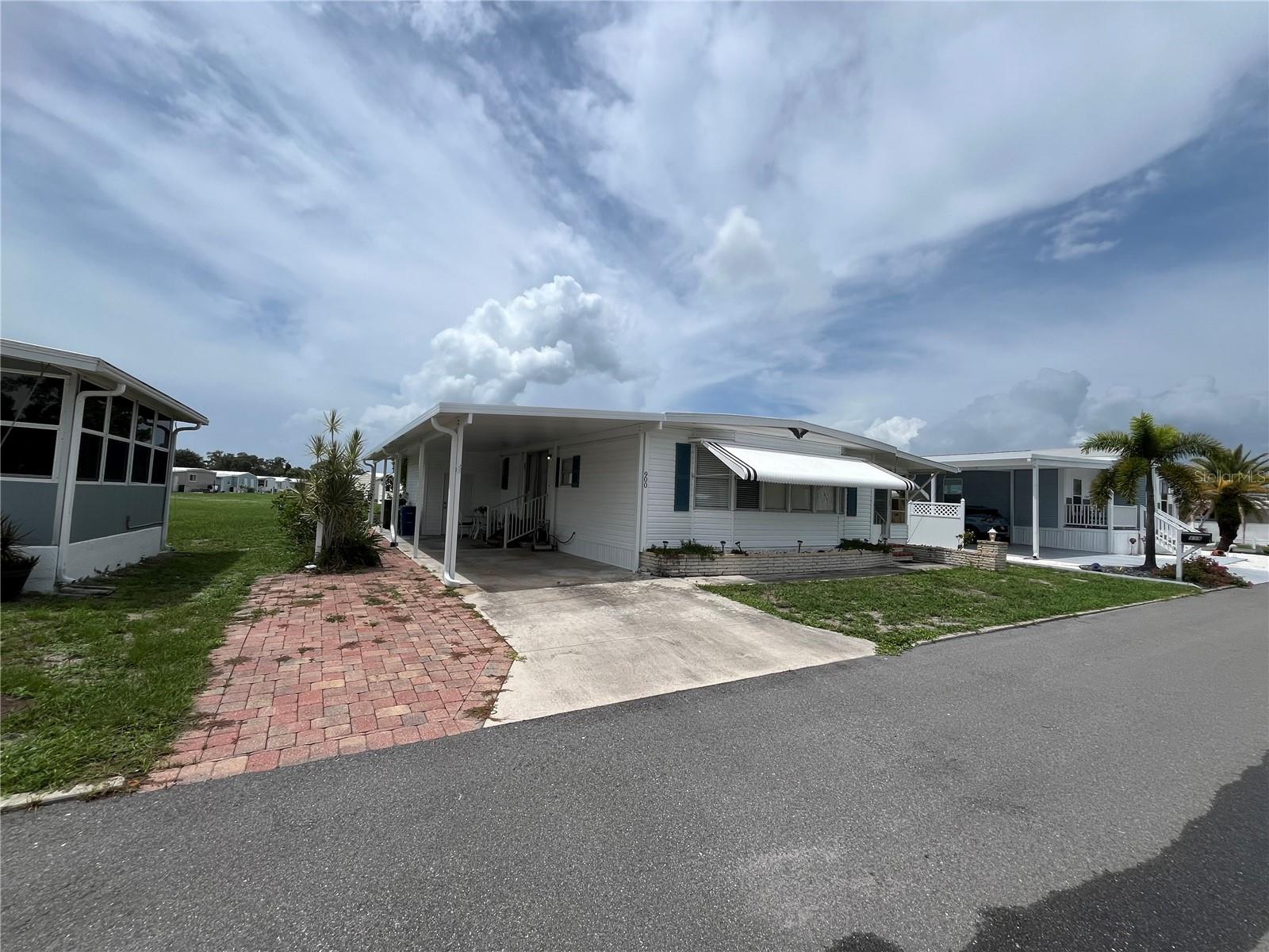 900 Jolanda Cir