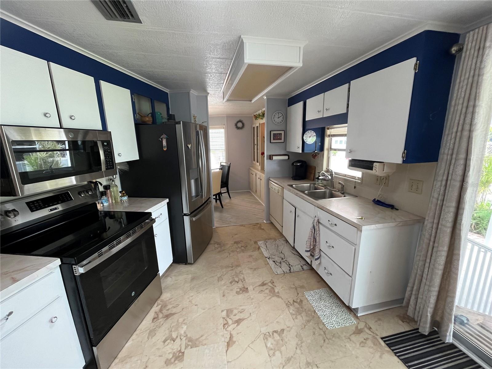 900 Jolanda Cir, Venice, FL 34285 — photo 17 of 46