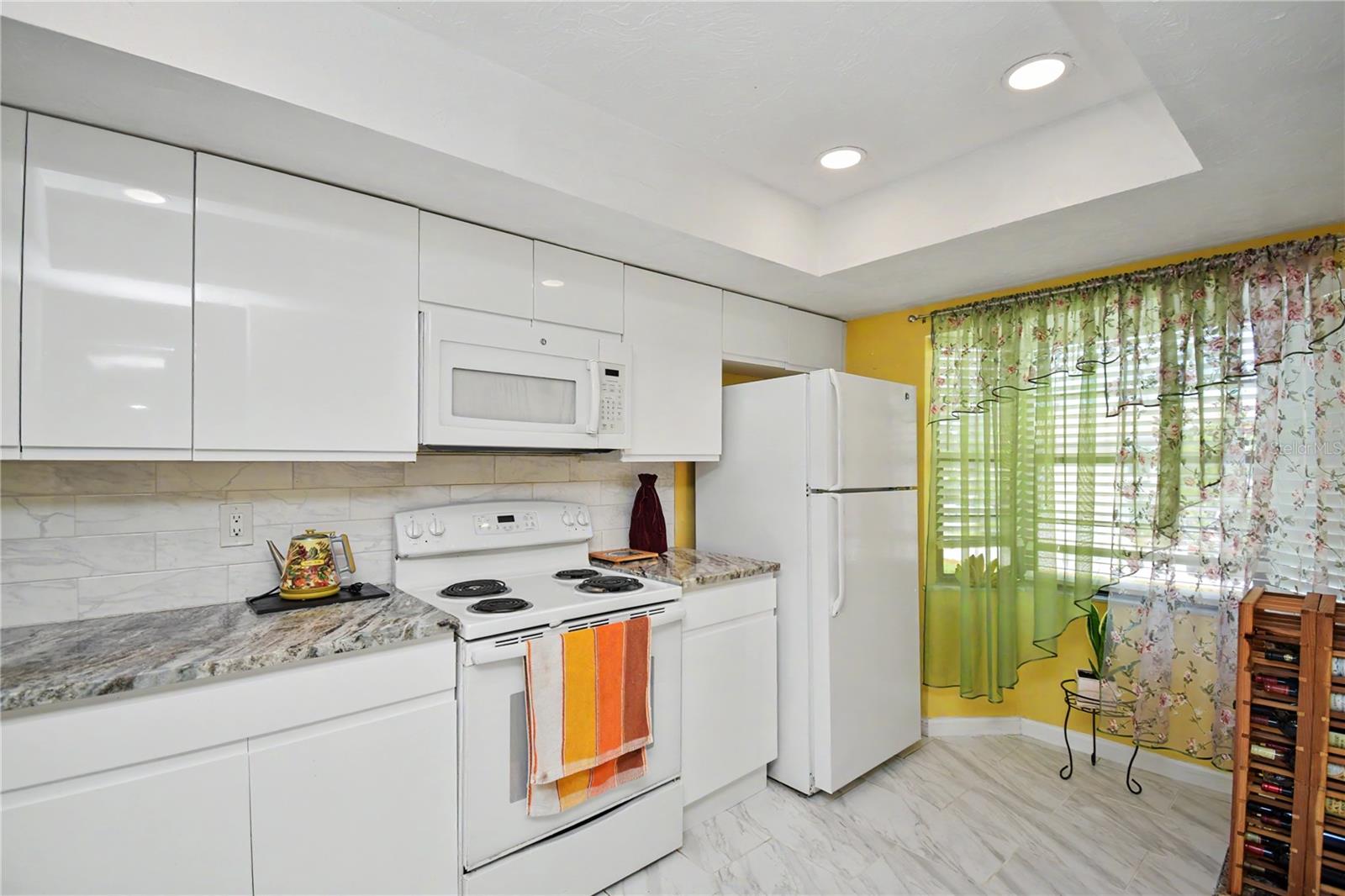 5677 Summer Side Ln #31B, Sarasota, FL 34231 — photo 6 of 32